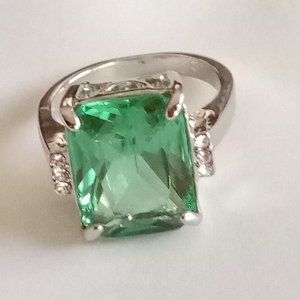 Women's Dress Ring Green Silver Tone Band Size 8 Formal